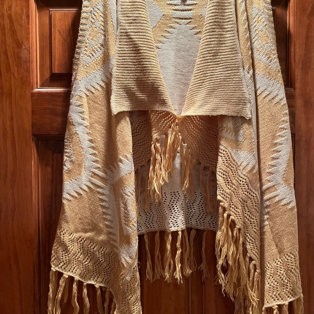 Knit capelet